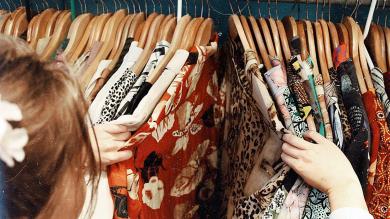 Kebijakan Larangan Impor Baju Bekas oleh Pemerintah Mengandung Dua Arti, Apakah Itu?