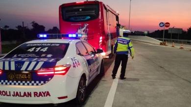 Bus DPRD Surabaya Angkut Rombongan Sekolah Kecelakaan di Tol Pasuruan