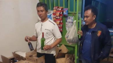 Empat Warung di Jombang Digerebek, Polisi Sita 833 Botol Miras dan Banyak Pelanggan Pelajar