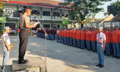 Police Go To School: Polres Mojokerto Kota Tanamkan Disiplin dan Kesadaran Kamtibmas Kepada Pelajar