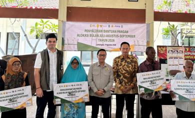 Bulog Mulai Salurkan Banpang di Lamongan, Penerima Dapat 30 kg Beras